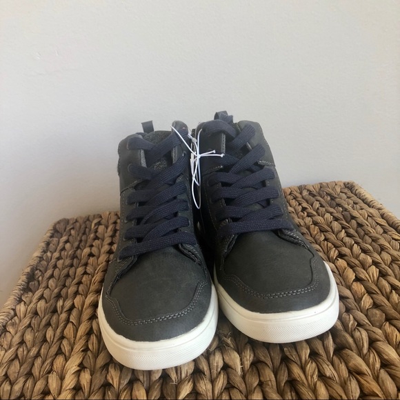 NWT Art Class Geoff Boys’ High Top Sneaker Size 2 - Picture 2 of 5